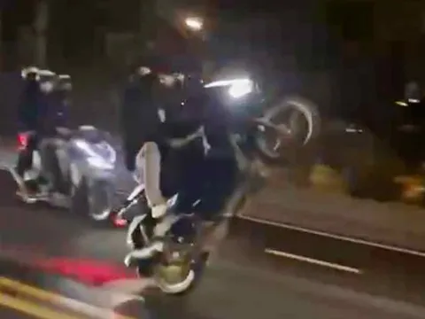 Xử lý nhóm thanh thiếu niên bốc đầu xe, nẹt pô, buông tay trên phố… rồi đăng clip câu view
