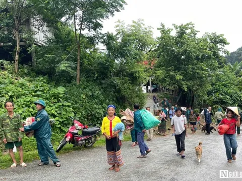Nghệ An: Di dời khẩn cấp hàng chục hộ dân xã biên giới có nguy cơ sạt lở núi