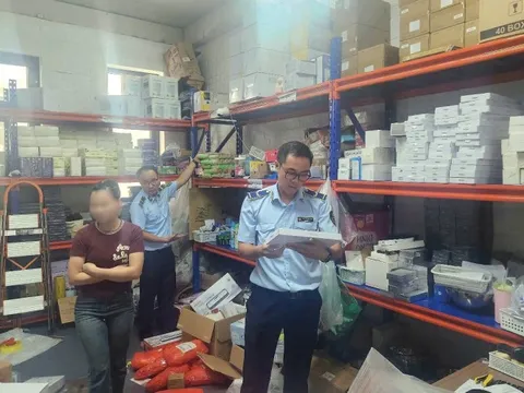 Tạm giữ lượng lớn đồ gia dụng không rõ nguồn gốc tại một hộ kinh doanh trên địa bàn Hà Nội