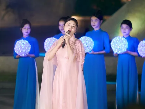 Sao mai Thu Hằng nhiều lần muốn rơi nước mắt khi hát tại tri ân Nghĩa trang Đường 9 Quảng Trị