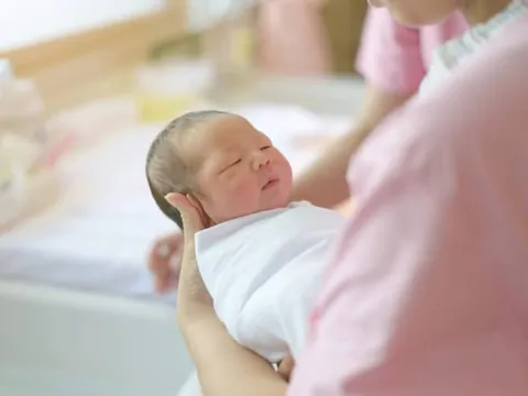 Ngày Dân số thế giới (11/7): Việt Nam khuyến sinh để ứng phó với già hóa dân số