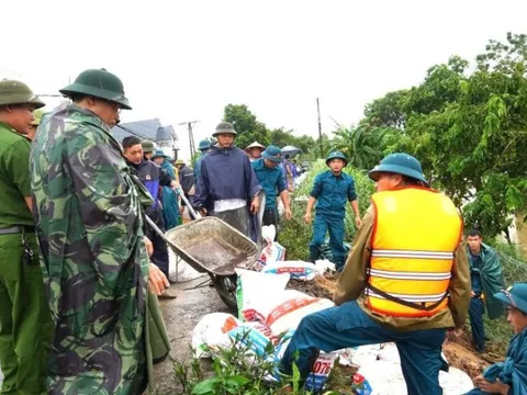 Đảm bảo an toàn đê điều ứng phó với lũ trên sông Cả