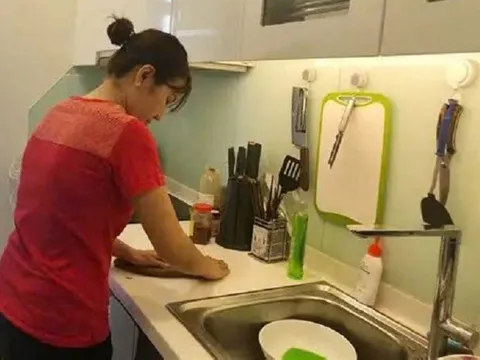 Nhà vắng người giúp việc