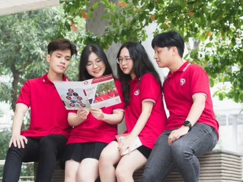 ĐIỂM SÀN 2025 và chênh lệch tổ hợp tại ĐH Ngoại thương