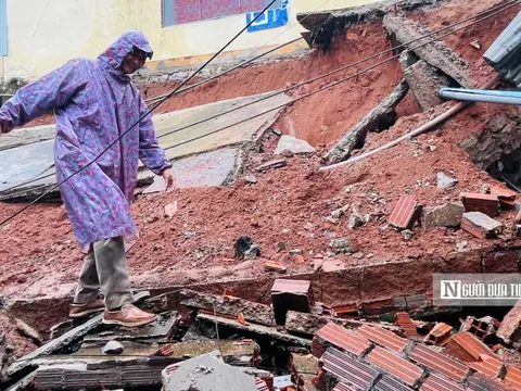 Gia Lai: Tường rào bến xe Đức Long bất ngờ đổ sập