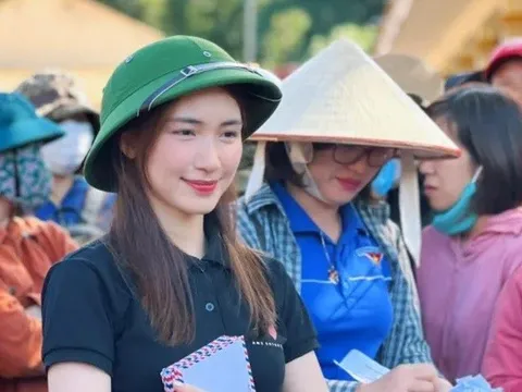 Ca sĩ Hoà Minzy ủng hộ 300 triệu đồng cho bà con vùng lũ Nghệ An