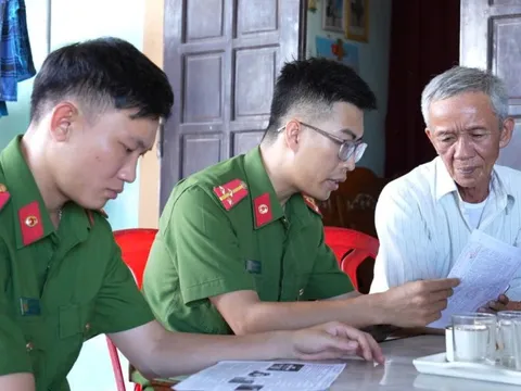 Công an xã "ba xin, hai phải" cùng nhân dân bảo đảm an ninh trật tự cơ sở