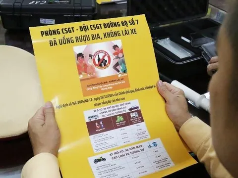 Hà Nội: CSGT chủ động phối hợp tuyên truyền, xử lý vi phạm nồng độ cồn