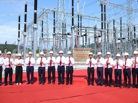 Gắn biển công trình chào mừng Đại hội Đảng bộ EVN lần thứ IV