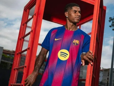 Trận ra mắt của Rashford trong màu áo Barcelona bị hủy