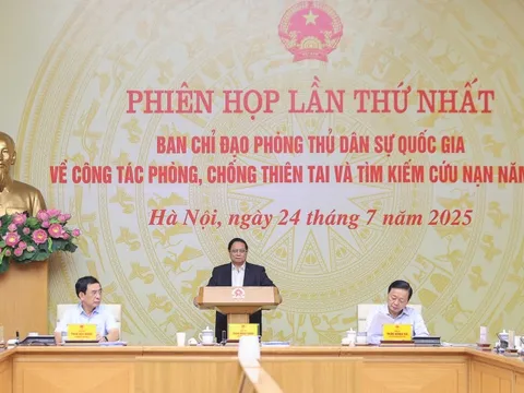 Thủ tướng: Bằng mọi cách tiếp cận nơi bị chia cắt do bão lũ, thiên tai