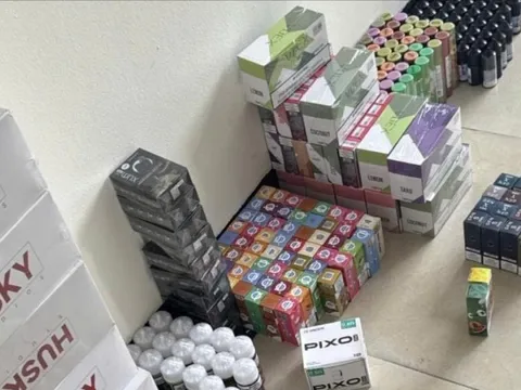 Phá đường dây mua bán thuốc lá điện tử lớn