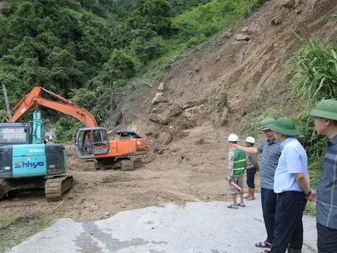 Quyết tâm thông tuyến QL7, QL16 nhanh nhất để cứu trợ đồng bào