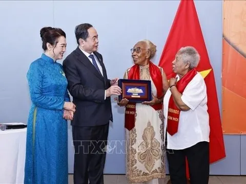 Chủ tịch Quốc hội Trần Thanh Mẫn gặp gỡ cộng đồng người Việt Nam tại Senegal