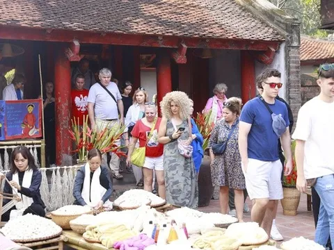 Hà Nội thu hơn 10.000 tỷ đồng từ du lịch trong một tháng