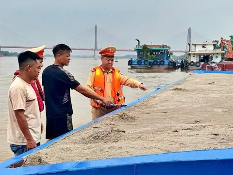 Hà Nội: Tăng cường kiểm tra phương tiện kinh doanh vận tải trên sông Hồng