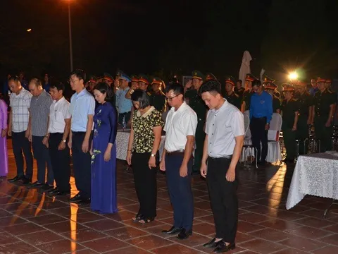Phường Tùng Thiện thắp nến tri ân các anh hùng liệt sĩ