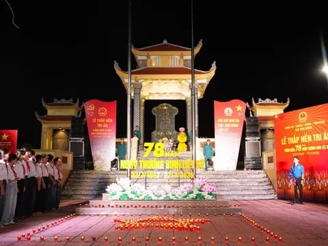 Xã Vân Đình thắp nến tri ân các anh hùng liệt sĩ