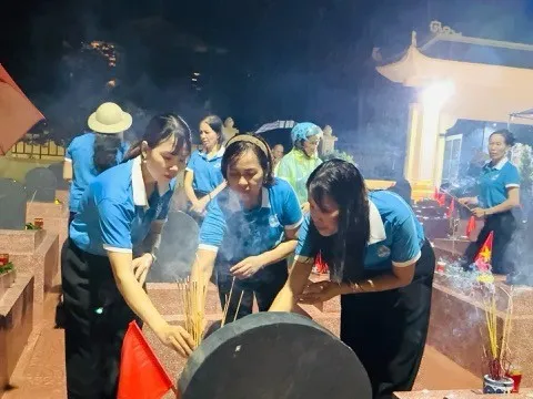 Xã Vân Đình thắp hương tri ân các Anh hùng liệt sĩ