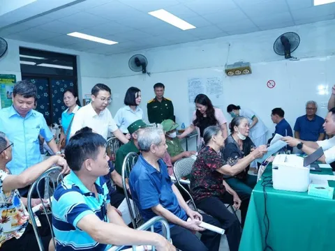 Phường Phú Thượng: Khám, chăm sóc sức khỏe cho 162 đối tượng chính sách