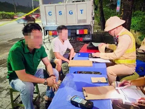 Cảnh sát giao thông Hà Nội xuyên đêm kiểm soát hoạt động vận tải