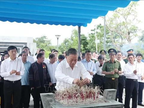 Tổng Bí thư Tô Lâm dâng hương tưởng niệm các Anh hùng, Liệt sĩ tại Điện Biên
