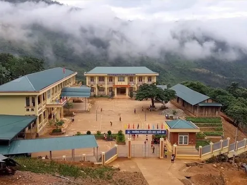 Trường học vùng biên: Cần cơ chế đặc thù, huy động toàn dân