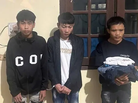 Khởi tố nhóm đối tượng bị cưỡng đoạt tài sản, xâm hại 2 cô gái lúc nửa đêm