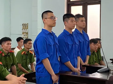 "Chơi" ma túy trong quán bar, 3 anh em ruột "dắt tay nhau" vào nhà đá