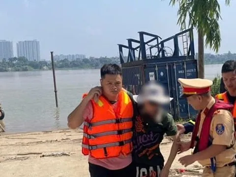 Công an xã Vĩnh Thanh kịp thời giải cứu thành công người tự tử nhảy cầu Thăng Long.