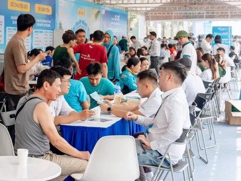 “Ngày hội xanh” đổ bộ Hà Nội: Đổi xe xăng lấy xe điện nhận ưu đãi khủng, tài xế dịch vụ hưởng lợi chưa từng có