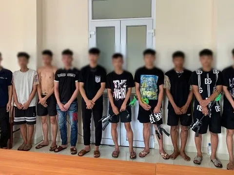 Khởi tố 2 nhóm đối tượng cầm theo hung khí rượt đuổi nhau trên đường