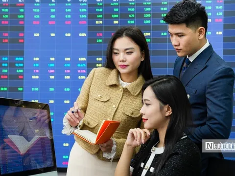 Ngành chứng khoán bội thu chưa từng có, công ty nào đang lên hương?