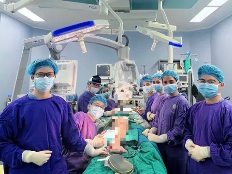 9 giờ 'cân não' tái tạo gương mặt cho bệnh nhân trẻ H'Mông