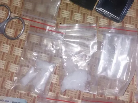 Triệt phá tụ điểm ma túy nằm sâu trong rừng cao su