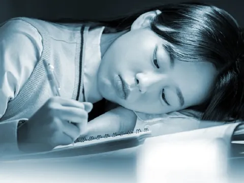 Cha mẹ cùng con vượt sốc “hỏng thi”