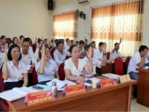 Kỳ họp thứ 2 HĐND xã Đoài Phương: Thông qua 5 nghị quyết quan trọng