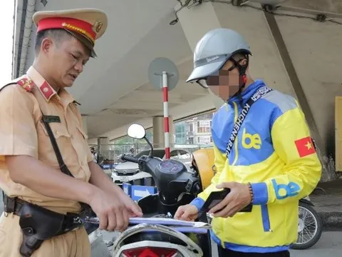 Hà Nội xử phạt hàng loạt xe ôm công nghệ vi phạm Luật giao thông