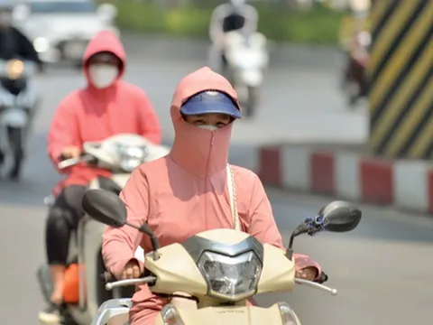 Miền Bắc mưa nắng đan xen, đề phòng dông lốc, sấm sét