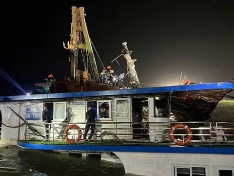 Bảo hiểm chi trả hàng chục tỷ đồng sau 2 vụ lật tàu, xe nghiêm trọng