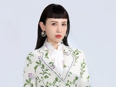 Nữ ca sĩ nổi tiếng hẹn hò "hồng hài nhi" kém 22 tuổi, bị "chính thất" lên tiếng?