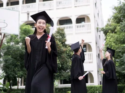 Bản tin 2/7: Gần 250.000 du học sinh Việt Nam đi học nước ngoài