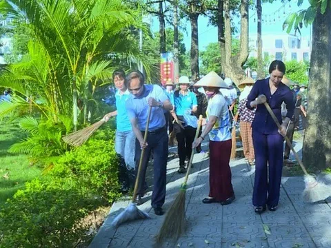 Xã Vân Đình ra quân tổng vệ sinh môi trường ở 30/30 thôn, tổ dân phố
