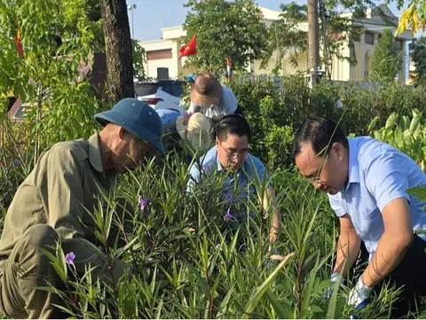Xã Ứng Hoà ra quân tổng vệ sinh môi trường tại 57/57 thôn