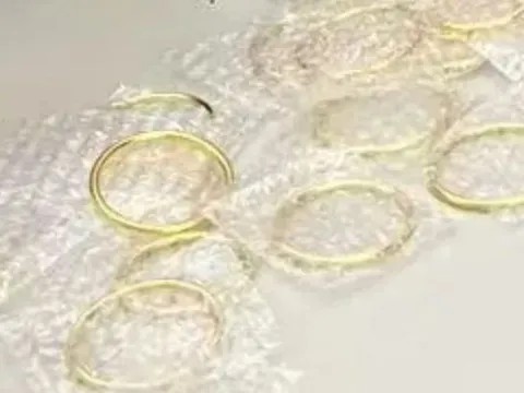 Đi thu gom rác, cụ bà nhặt được số vàng trị giá 1,4 tỷ đồng