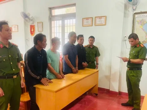 Bắt 4 đối tượng phá rừng, thiệt hại hơn 150m³ gỗ quý
