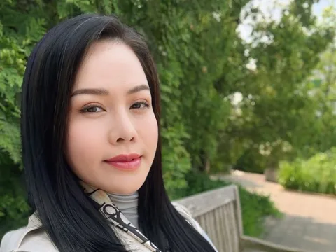 Mẹ đơn thân giàu có nhất nhì showbiz, bình yên viên mãn bên con gái nhỏ trong biệt thự bề thế