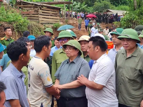 Thủ tướng tới Điện Biên, thăm hỏi người dân, chỉ đạo khắc phục hậu quả thiên tai