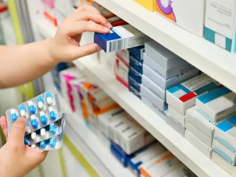 Yêu cầu dự trữ, cung ứng đủ thuốc điều trị, phòng dịch bệnh mùa mưa lũ