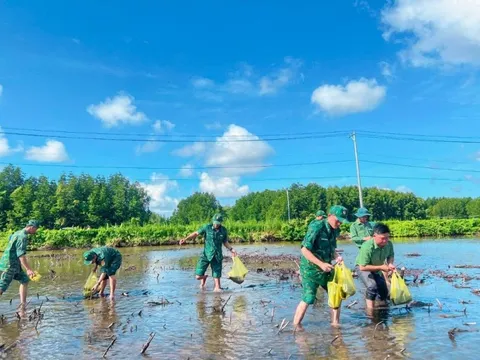 Tuổi trẻ Đồn Biên phòng Rạch Gốc ra quân chào mừng kỷ niệm 80 năm Cách mạng Tháng Tám và Quốc khánh 2/9